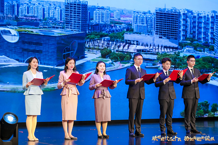 詩朗誦.jpg 詩朗誦.jpg